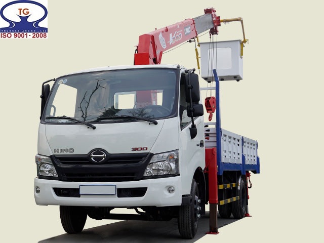 Xe tải cẩu Hino XZU 730 tải chở 3,5 tấn 